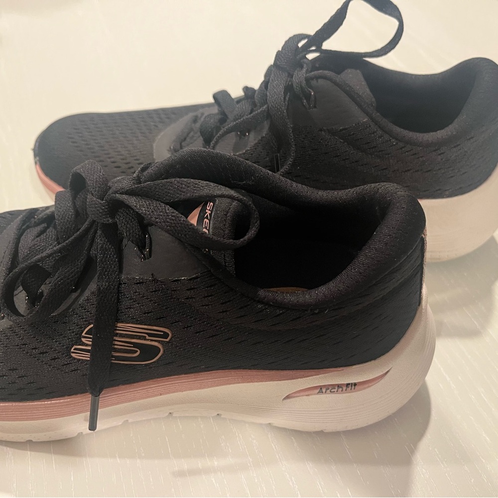 Skechers Women's Black arch fit Athletic Shoes